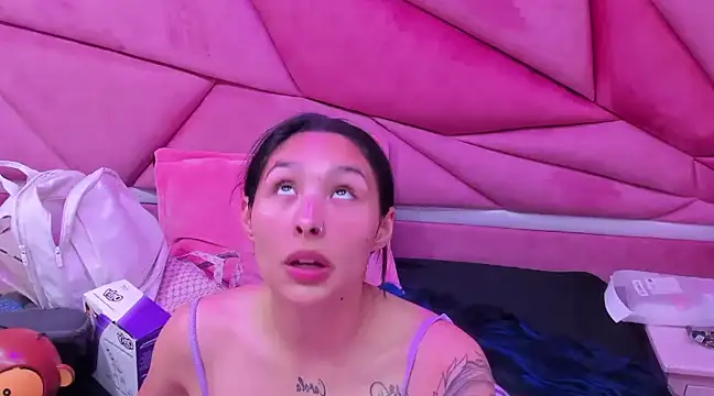 Snapshot of ChloeeTompson_ chatting on 03/05/25, 02:46 ChloeeTompson online show from 03/05/25, 02:46