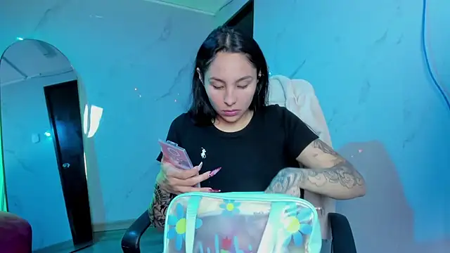 Snapshot of ChloeeTompson_ chatting on 10/02/25, 02:48 ChloeeTompson online show from 10/02/25, 02:48