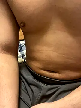 YU-KI00 online show from 12/22/25, 10:26