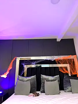 emilie xx  online show from 10/24/25, 09:36