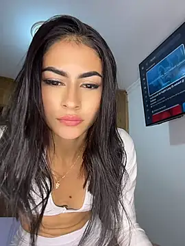 emilie xx  online show from 05/13/26, 02:51
