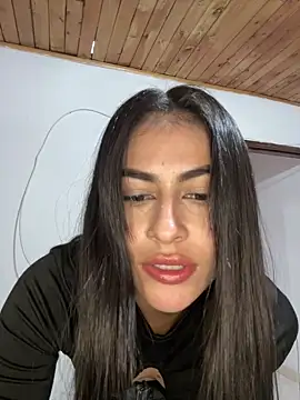 Snapshot of emilie_xx_ chatting on 10/12/25, 10:33 emilie xx online show from 10/12/25, 10:33