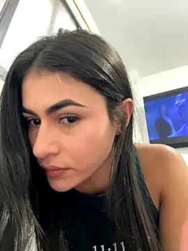 Snapshot of emilie_xx_ chatting on 10/04/25, 05:25 emilie xx online show from 10/04/25, 05:25