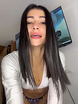 emilie xx  online show from 06/03/26, 02:18