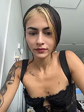 emilie xx  online show from 06/25/26, 04:23
