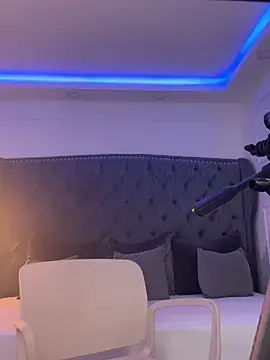 emilie xx  online show from 03/31/26, 08:00