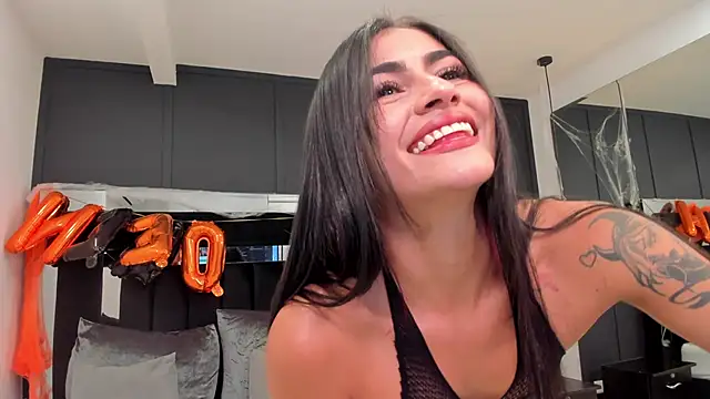 emilie xx  online show from 10/29/25, 10:09