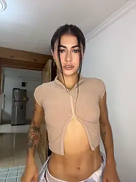 emilie xx  online show from 05/06/26, 03:16