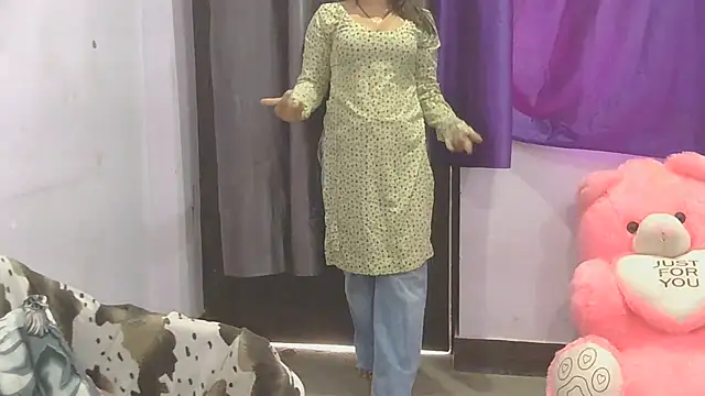 cutie-taara online show from 05/04/26, 03:54