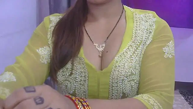 Snapshot of cutie-taara chatting on 09/19/25, 04:16 cutie-taara online show from 09/19/25, 04:16