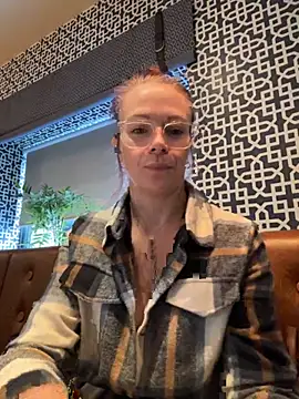 MelodyRoseUk online show from 11/18/25, 09:56