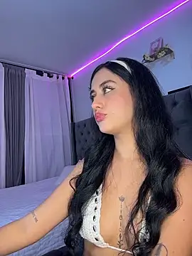 Amiirra  online show from 12/18/25, 03:55