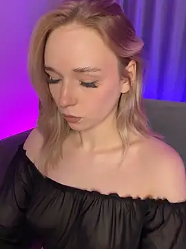 Snapshot of Eva_Millss chatting on 01/17/25, 01:24 Eva Millss online show from 01/17/25, 01:24