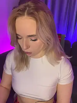 Snapshot of Eva_Millss chatting on 12/29/24, 01:06 Eva Millss online show from 12/29/24, 01:06