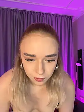 Snapshot of Eva_Millss chatting on 12/19/24, 01:07 Eva Millss online show from 12/19/24, 01:07