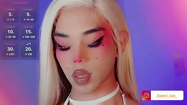 DanniLee  online show from 11/28/25, 10:43