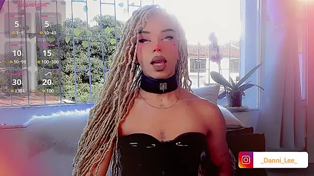 DanniLee  online show from 10/26/25, 09:04