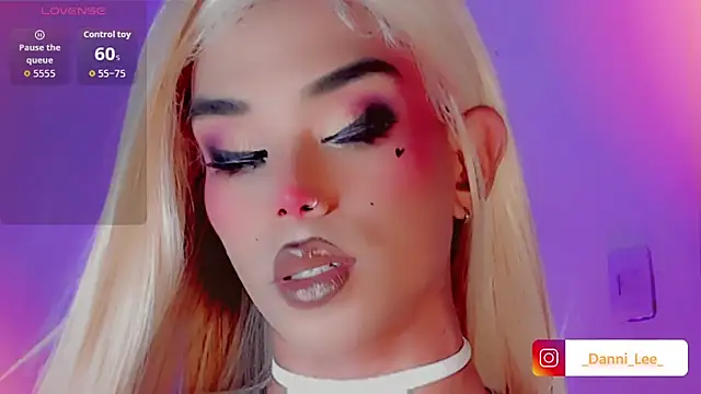 DanniLee  online show from 11/15/25, 08:02