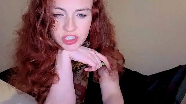 ENGLISHEMILY 69 online show from 12/17/25, 09:20