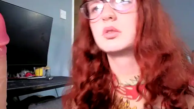 ENGLISHEMILY 69 online show from 10/16/25, 10:23