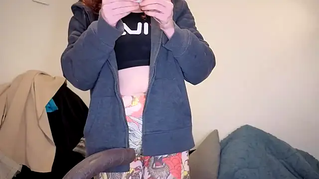 ENGLISHEMILY 69 online show from 12/22/25, 09:48