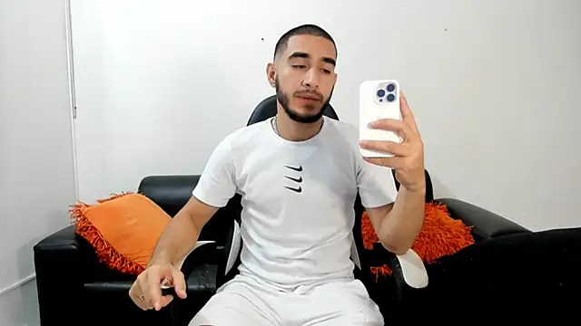 Snapshot of JuanDiegoKing chatting on 03/22/25, 03:41 JuanDiegoKing online show from 03/22/25, 03:41