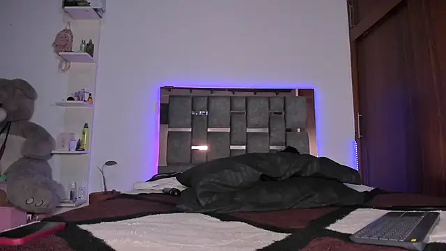 Snapshot of Carol_M8 chatting on 10/09/25, 03:07 Carol M8 online show from 10/09/25, 03:07