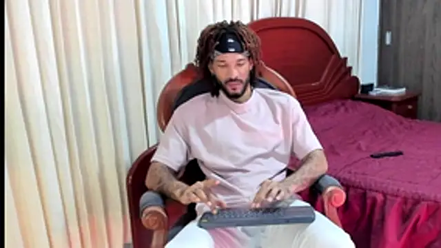 KarlMarley1 online show from 12/23/25, 06:02