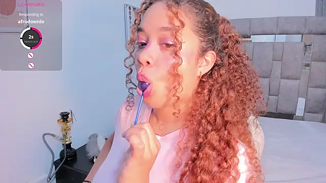 Snapshot of zulyjones chatting on 11/05/25, 02:20 zulyjones online show from 11/05/25, 02:20