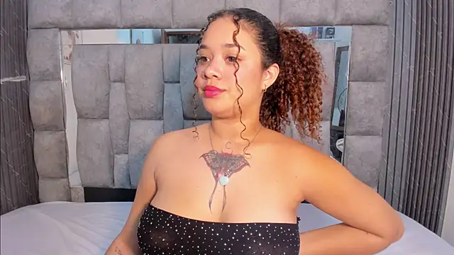 Snapshot of zulyjones chatting on 11/26/25, 01:11 zulyjones online show from 11/26/25, 01:11