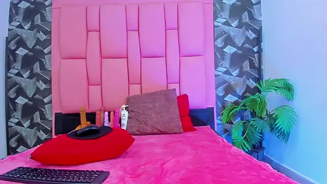 Snapshot of Brithanyslim chatting on 01/13/26, 07:40 Brithanyslim online show from 01/13/26, 07:40