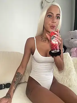 Snapshot of mrs_skinny_goddess chatting on 05/26/26, 10:02 mrs skinny goddess online show from 05/26/26, 10:02