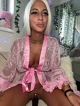 Snapshot of mrs_skinny_goddess chatting on 06/26/26, 05:41 mrs skinny goddess online show from 06/26/26, 05:41