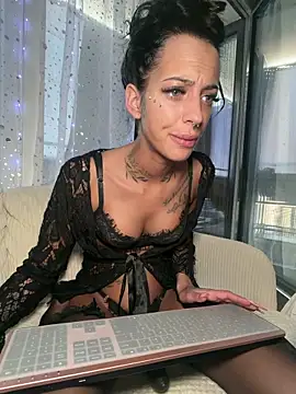 Snapshot of mrs_skinny_goddess chatting on 05/01/26, 04:34 mrs skinny goddess online show from 05/01/26, 04:34