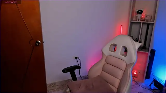 Snapshot of odelei chatting on 11/17/25, 09:35 odelei online show from 11/17/25, 09:35