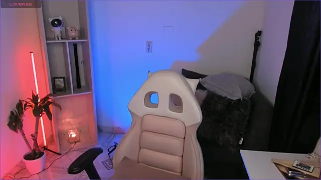 Snapshot of odelei chatting on 11/12/25, 08:51 odelei online show from 11/12/25, 08:51