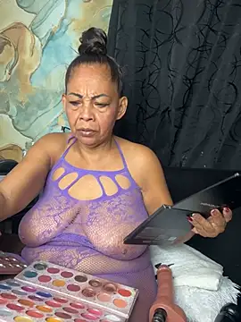 Snapshot of chiquimaturesexy chatting on 05/25/26, 11:36 chiquimaturesexy online show from 05/25/26, 11:36