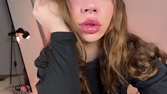 PaulaPratt online show from 03/21/25, 04:17