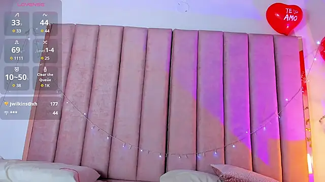 Snapshot of VICTORIA_RASH chatting on 02/14/25, 08:26 VICTORIA RASH online show from 02/14/25, 08:26