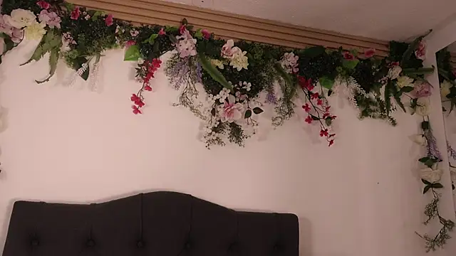 justnala  online show from 12/04/25, 01:43