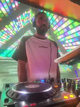 Snapshot of djtimka chatting on 10/11/25, 08:10 djtimka online show from 10/11/25, 08:10