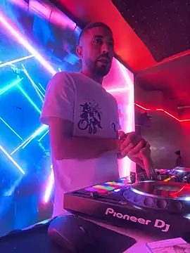 Snapshot of djtimka chatting on 09/26/25, 06:59 djtimka online show from 09/26/25, 06:59