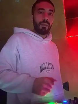 Snapshot of djtimka chatting on 11/08/25, 06:55 djtimka online show from 11/08/25, 06:55