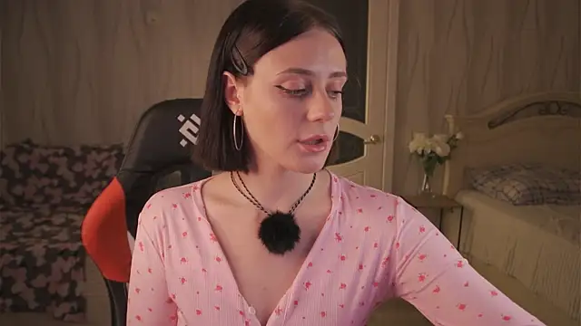 Emmi Flowers online show from 05/17/26, 03:23