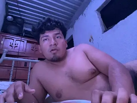 Snapshot of YoElMasHot chatting on 05/16/26, 01:48 YoElMasHot online show from 05/16/26, 01:48