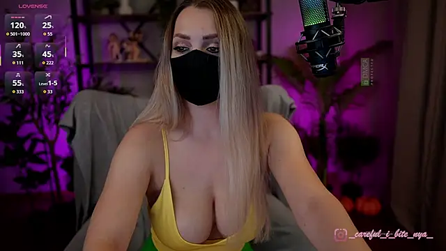 careful i bite nya online show from 11/29/25, 04:07