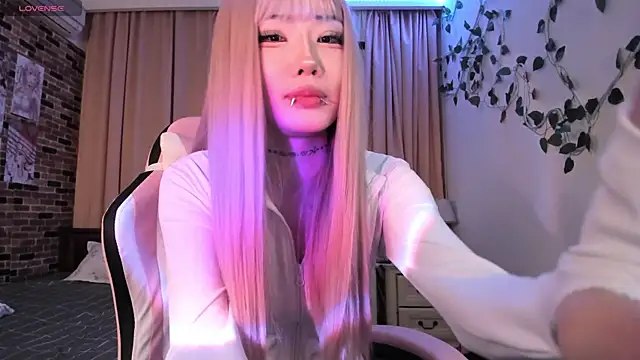 Velvetsky 1 online show from 12/22/25, 04:40