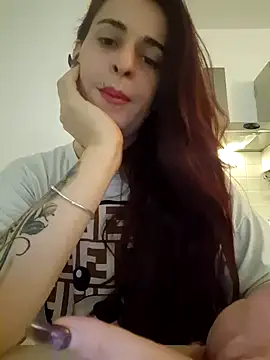 Snapshot of perla97 chatting on 10/25/25, 12:04 perla97 online show from 10/25/25, 12:04