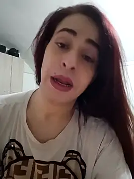 Snapshot of perla97 chatting on 12/16/25, 04:22 perla97 online show from 12/16/25, 04:22