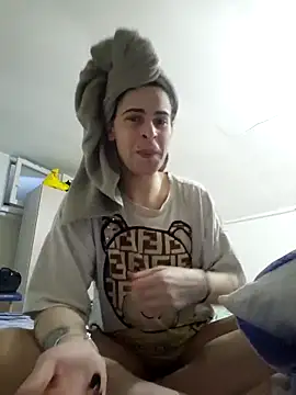 Snapshot of perla97 chatting on 02/06/26, 04:03 perla97 online show from 02/06/26, 04:03